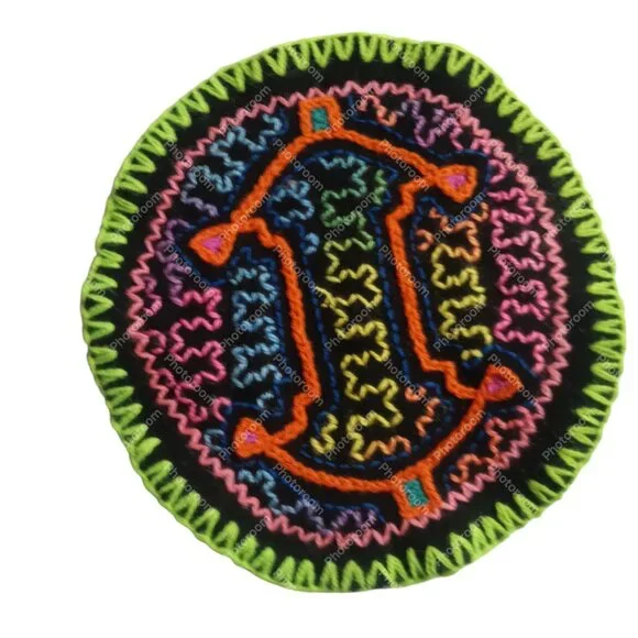 Shipibo Rug Hand Embroidered Geometric Patterns - Picture 3 of 6